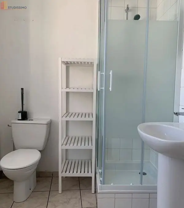 Studio meublé 20m² Nantes centre - Meublé, étage 1/2 - Photo 9