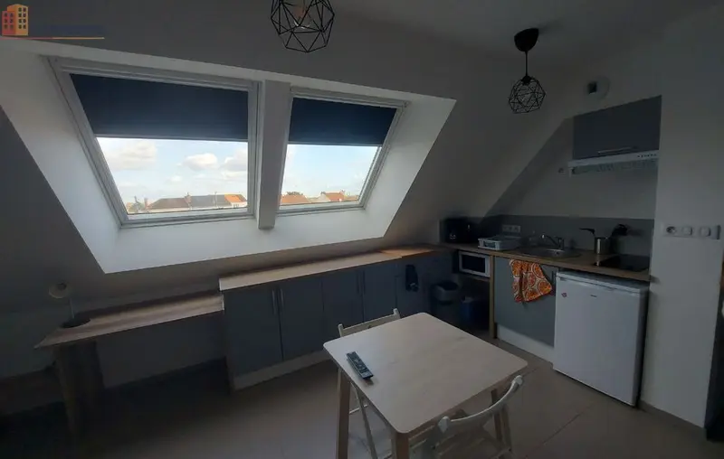 Studio meublé 24m² Cholet 49300 - Lumineux, étage élevé - Photo 2