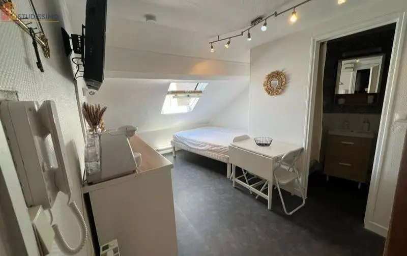 Studio meublé 9m² Angers 49100 - Hyper centre, 3e étage - Photo 5
