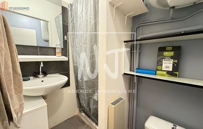 Studio 13m² Angers centre - Lumineux, dernier étage - Photo 7