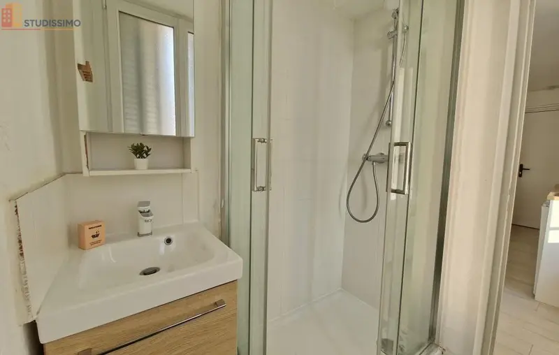 Studio meublé 19m² Reims 51100 - Meublé, 3e étage - Photo 1