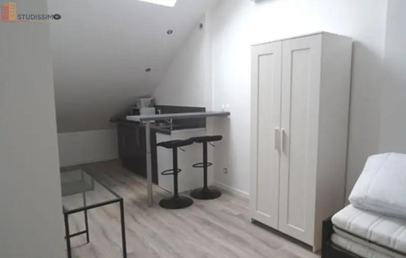 Studio meublé 15m² Reims - Lumineux, dernier étage - Photo 2