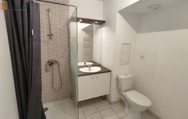 Studio 28m² Reims centre - Parking couvert - Photo 2