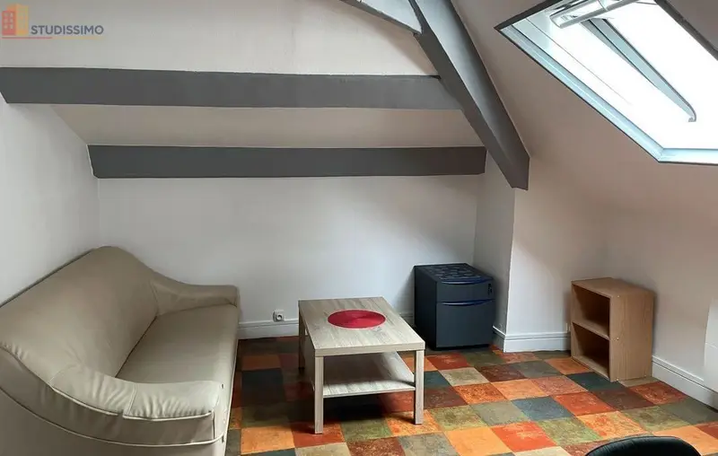 Studio meublé 14m² Reims 51100 - Dernier étage, lumineux - Photo 1