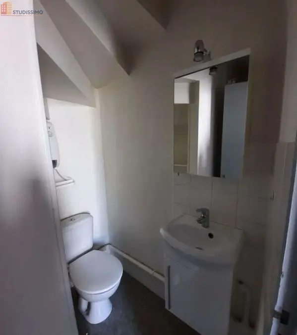 Studio meublé 16m² Laval 53000 - Meublé, DPE C - Photo 1