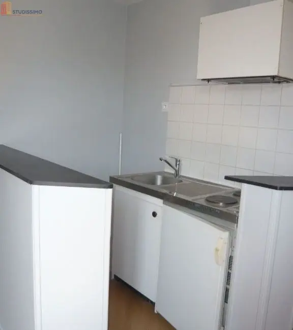 Studio meublé 20m² Laval 53000 - Lumineux, étage 1 - Photo 2