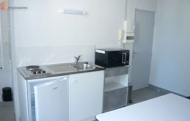 Studio meublé 19m² Laval 53000 - Meublé, lumineux - Photo 3