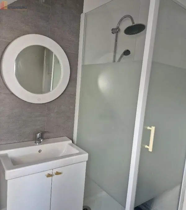 Studio meublé 18m² Laval centre - Calme, lumineux - Photo 1