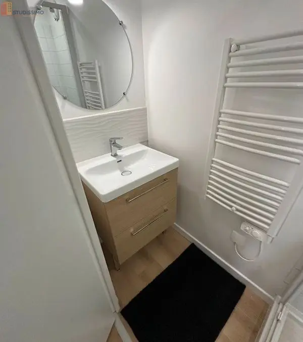 Studio meublé 18m² Laval centre-ville - Entièrement rénové - Photo 1