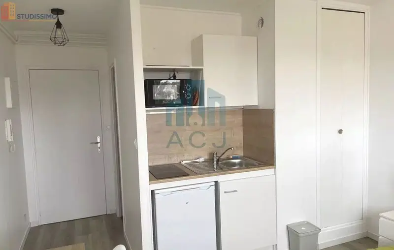 Studio meublé 17m² Nancy 54000 - Lumineux, dernier étage - Photo 2