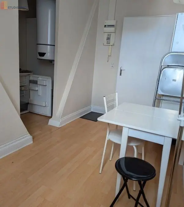 Studio meublé 13m² Metz centre - Calme, proche gare - Photo 9