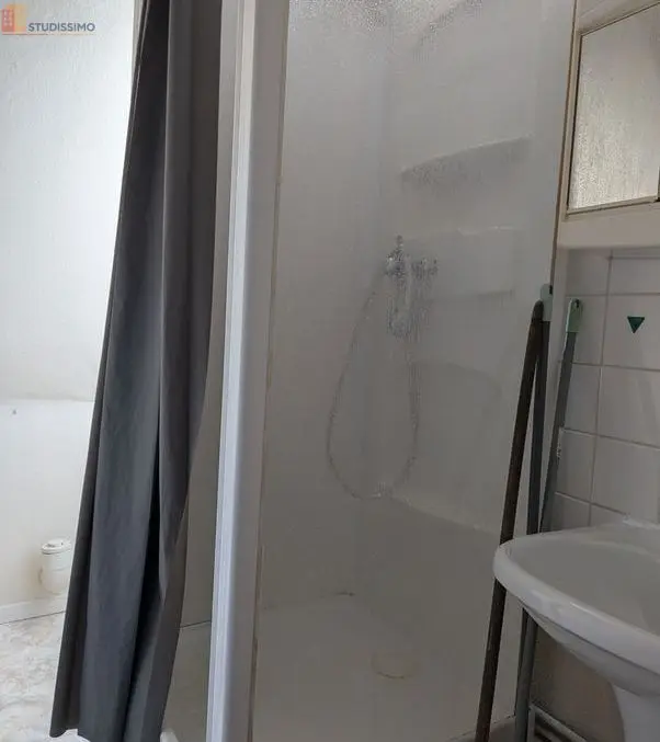 Studio meublé 13m² Metz centre - Calme, proche gare - Photo 3