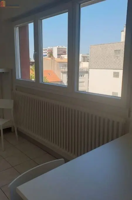 Studio meublé 26m² Metz - Lumineux, 4e étage sans ascenseur - Photo 2