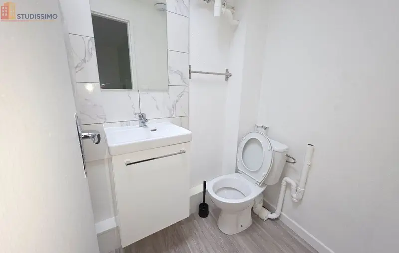 Studio meublé 18m² Metz 57000 - Meublé, 2e étage - Photo 5