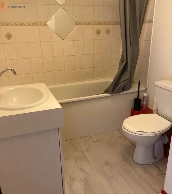 Studio 26m² Lille 59000 - Parking, dernier étage - Photo 1