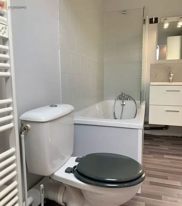 Studio meublé 20m² Lille centre - Proche métro, mansardé - Photo 4