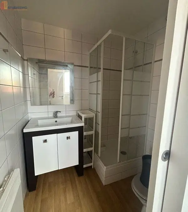Studio meublé 20m² Lille 59800 - Lumineux, dernier étage - Photo 2