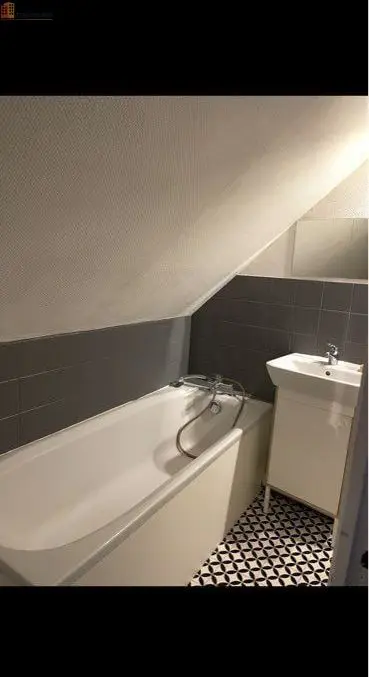 Studio meublé 20m² Lille centre - Parking, dernier étage - Photo 1