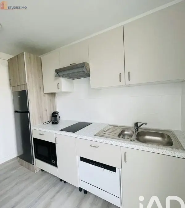 Studio 44m² Saint-Julien-les-Villas - Lumineux, 2e étage - Photo 8