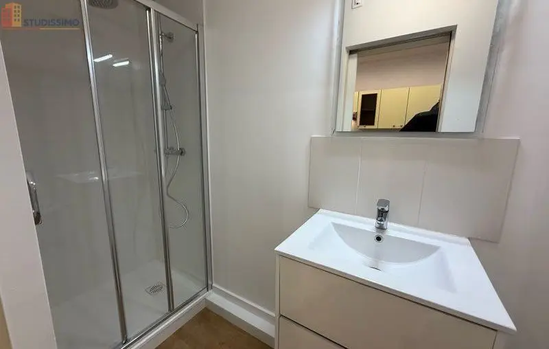 Studio meublé 32m² Lille 59000 - Proche métro, meublé - Photo 2