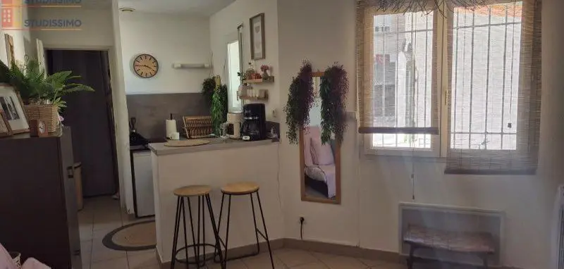 Studio 24m² Lézignan-Corbières - Parking - Photo 1
