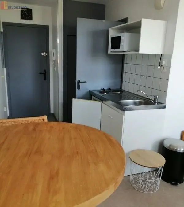 Studio meublé 1m² Arras - Meublé, dernier étage - Photo 4