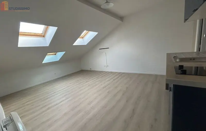 Studio 20m² Saint-Omer - Mansardé, lumineux - Photo 3