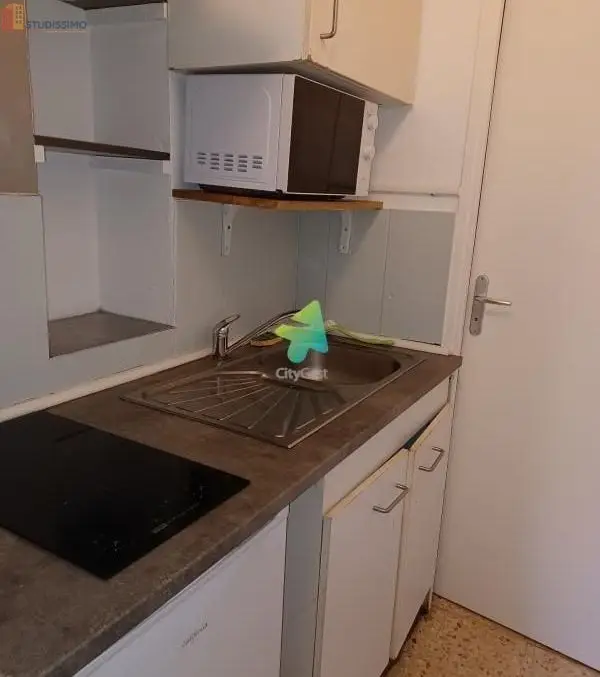Studio meublé 20m² Perpignan - Meublé, dernier étage - Photo 4