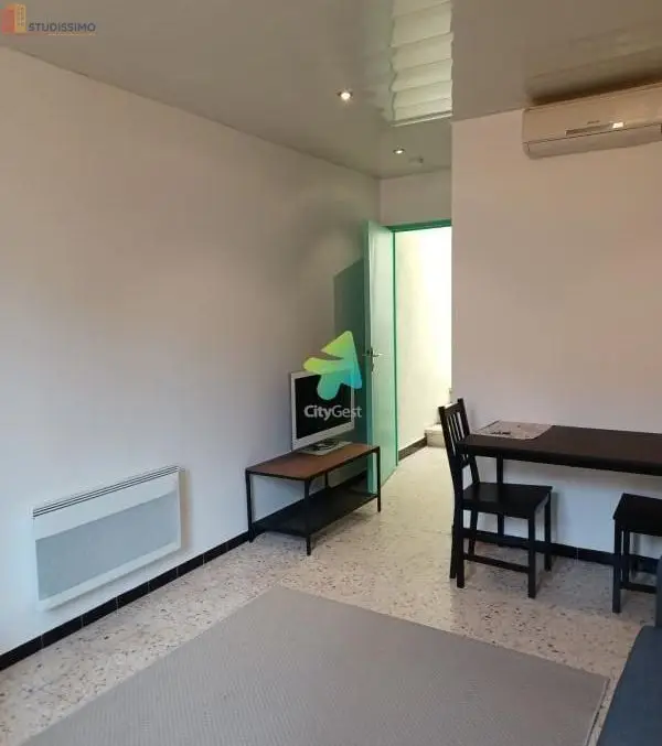 Studio meublé 20m² Perpignan - Meublé, dernier étage - Photo 2