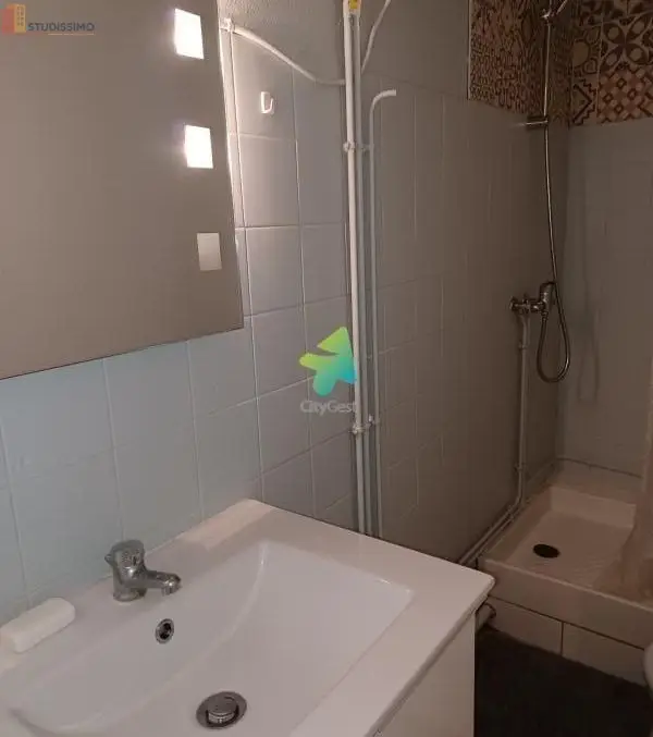 Studio meublé 20m² Perpignan - Meublé, dernier étage - Photo 1