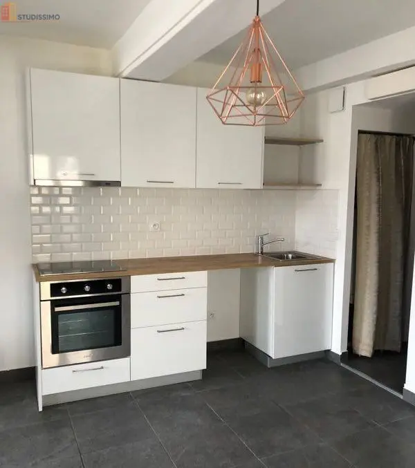 Studio meublé 30m² Perpignan - Vue place, lumineux - Photo 4