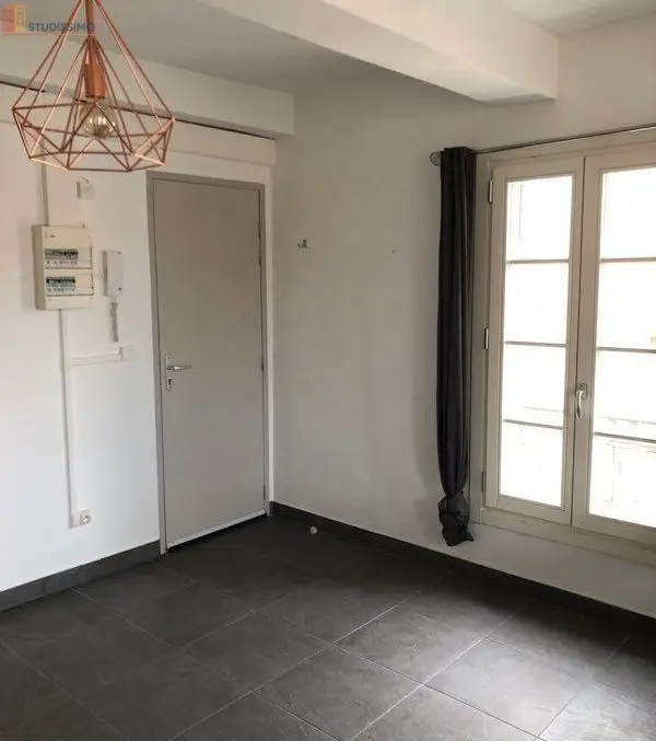 Studio meublé 30m² Perpignan - Vue place, lumineux - Photo 2