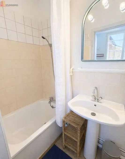 Studio 17m² Strasbourg centre - Lumineux, vue sur les toits - Photo 8