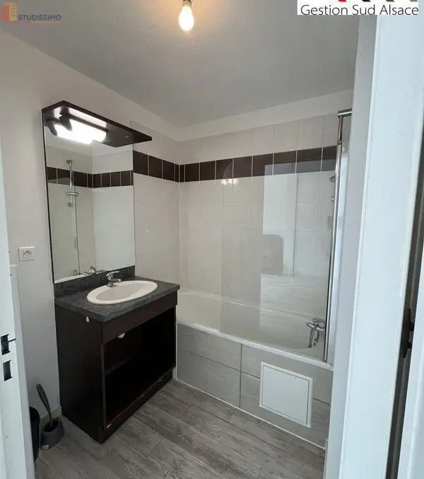 Studio meublé 20m² Mulhouse 68100 - Dernier étage, lumineux - Photo 2