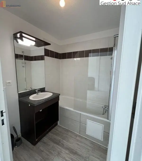 Studio meublé 20m² Mulhouse 68100 - Dernier étage, lumineux - Photo 1