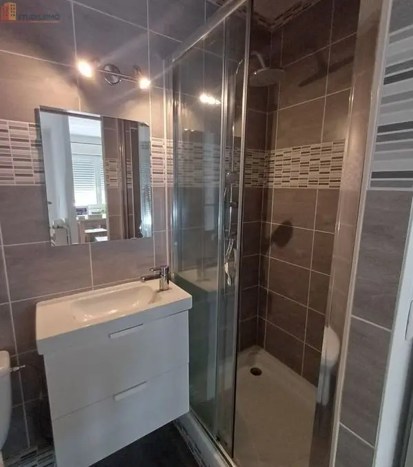 Studio meublé 26m² Clermont-Ferrand 63100 - Meublé, dernier étage - Photo 1