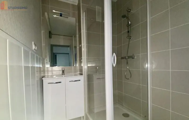 Studio 27m² Romans-sur-Isère - 1er étage, DPE E - Photo 2