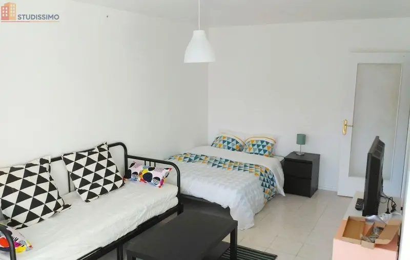 Studio meublé 34m² Clermont-Ferrand 63000 - Dernier étage, lumineux - Photo 2