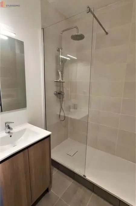 Studio meublé 21m² Clermont-Ferrand - Parking privé, sécurisé - Photo 2