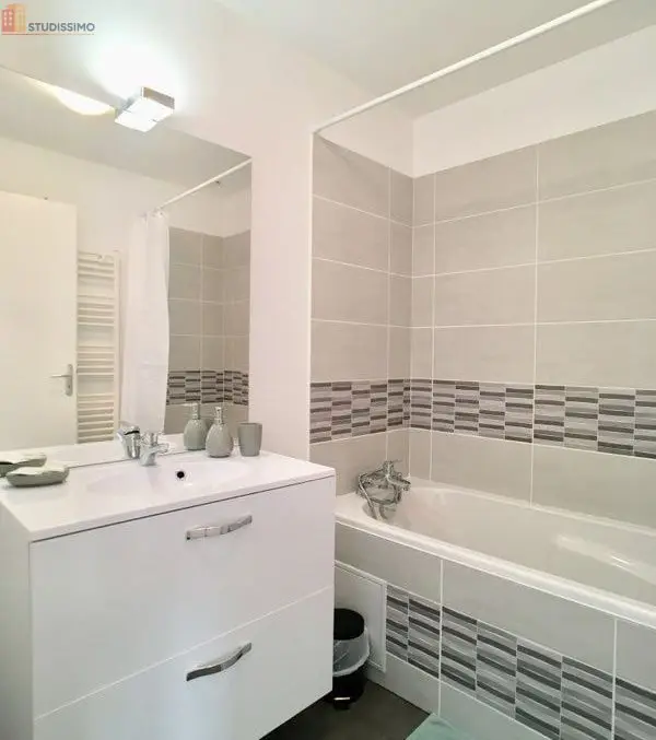 Studio 40m² Louhans - Sous les arcades, meublé - Photo 2