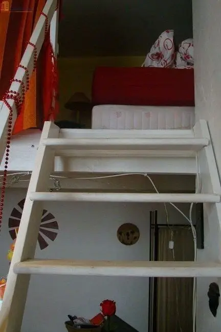 Studio meublé 16m² Nîmes centre - Calme, lumineux - Photo 2