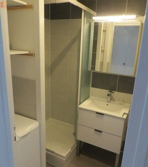 Studio meublé 20m² Chambéry - Rénové, secteur hôpital - Photo 2