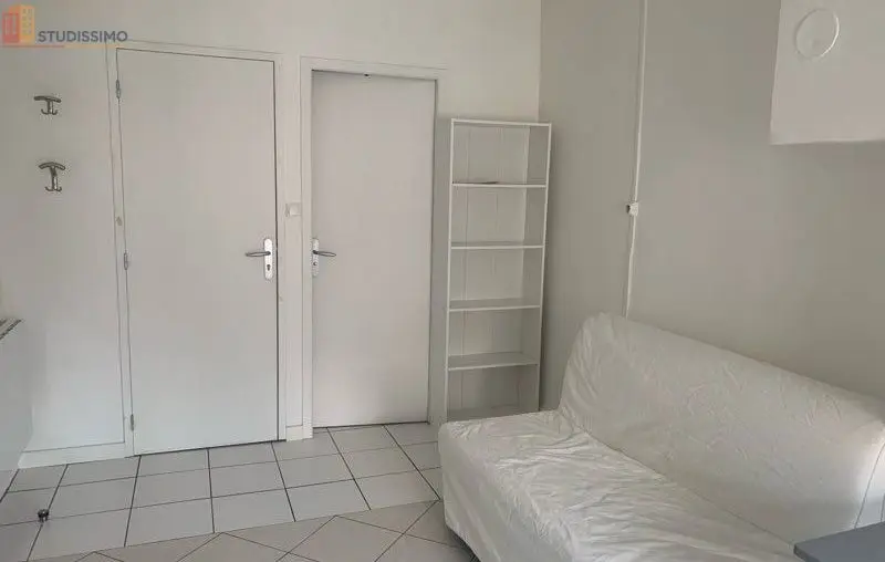 Studio meublé 18m² Lyon 3e - Rénové, proche métro Saxe Gambetta - Photo 2