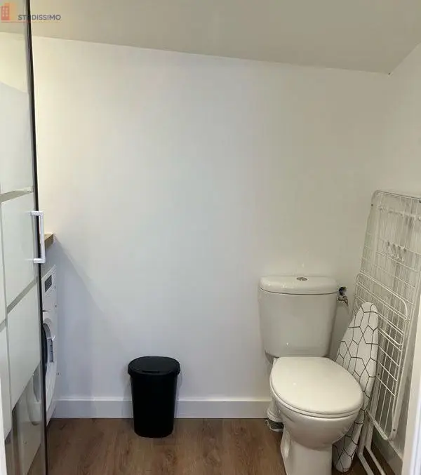 Studio meublé 16m² Saint-Genis-Laval - Mansardé, centre-ville - Photo 4