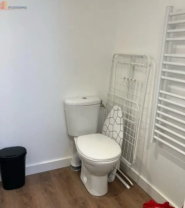 Studio meublé 16m² Saint-Genis-Laval - Mansardé, centre-ville - Photo 1