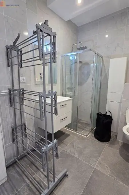 Studio meublé 27m² Paris 19e Buttes-Chaumont - Lumineux, dernier étage - Photo 4