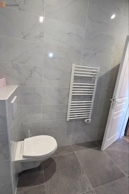 Studio meublé 27m² Paris 19e Buttes-Chaumont - Lumineux, dernier étage - Photo 2