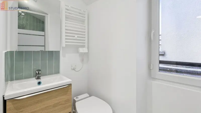 Studio meublé 18m² Paris 10e - Meublé, 1er étage - Photo 3