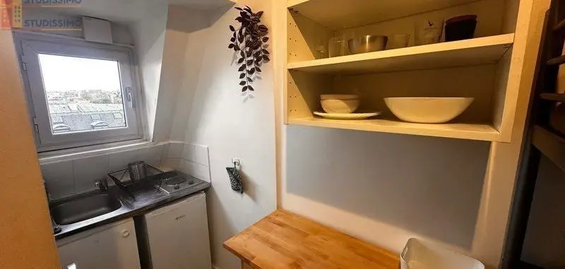 Studio meublé 11m² Paris 11e - Meublé, dernier étage lumineux - Photo 2