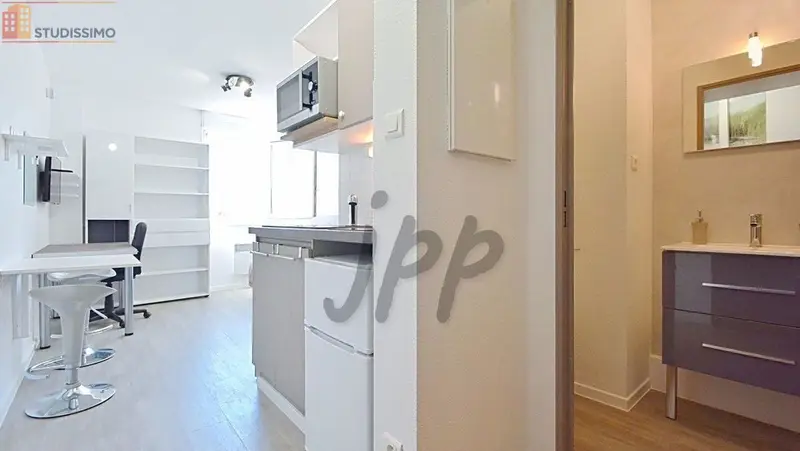 Studio meublé 18m² Lyon 8e - Métro, lumineux - Photo 1